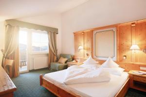 Postel nebo postele na pokoji v ubytování Familienhotel Maria + 37 fotografií