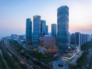 厦门厦门天元酒店的城市天际线与高耸的摩天大楼