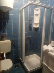 Koupelna v ubytování APARTMANI KUJUNDŽIĆ
