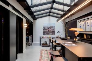 Kuchyň nebo kuchyňský kout v ubytování Yurbban Ramblas Boutique Hotel