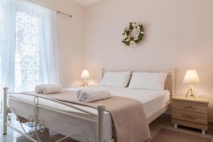 Postel nebo postele na pokoji v ubytování John Apartments