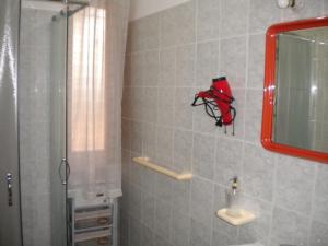 A bathroom at Villa Nespole e Vermentino