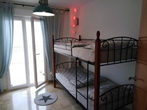two bunk beds in a room with a window at Monte Corona in Ador
