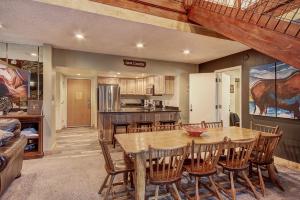 a kitchen and dining room with a table and chairs at Cm416 Copper Mtn Inn Condo in Copper Mountain