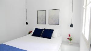 A bed or beds in a room at 30villa Rd