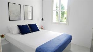 A bed or beds in a room at 30villa Rd
