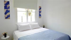 A bed or beds in a room at 30villa Rd