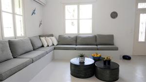 A seating area at 30villa Rd