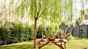 A garden outside 30villa Rd