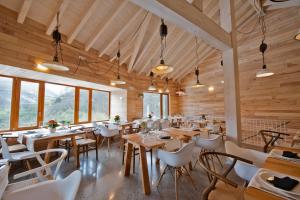 A restaurant or other place to eat at Centro de Ecoturismo Tierra del Agua