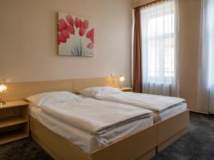 Ένα ή περισσότερα κρεβάτια σε δωμάτιο στο Hotel Olympia Česká Lípa