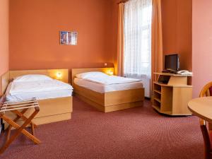 Ένα ή περισσότερα κρεβάτια σε δωμάτιο στο Hotel Olympia Česká Lípa