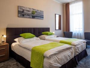 Ένα ή περισσότερα κρεβάτια σε δωμάτιο στο Hotel Olympia Česká Lípa