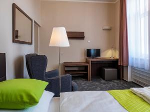 Ένα ή περισσότερα κρεβάτια σε δωμάτιο στο Hotel Olympia Česká Lípa