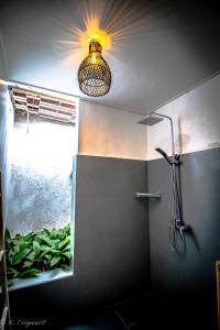 Ein Badezimmer in der Unterkunft Villa Impian