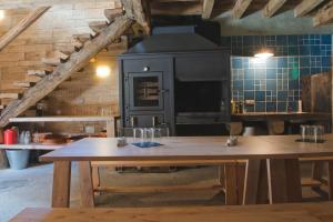 A kitchen or kitchenette at Centro de Ecoturismo Tierra del Agua