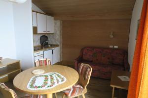 A kitchen or kitchenette at Residence Scheidnerhof