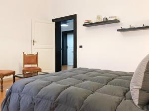 Brand New Apartment in Sulmona tesisinde bir odada yatak veya yataklar
