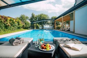 Bazén v ubytování Hotel Schwengerer nebo v jeho okolí