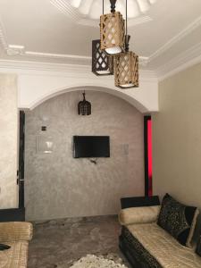 TV a/nebo společenská místnost v ubytování Appartements M'diq