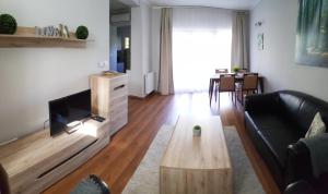 Telewizja i/lub zestaw kina domowego w obiekcie Gardenia Apartman