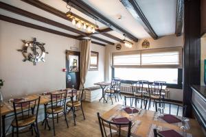 a dining room with wooden tables and chairs at Mary Boat Trip in Ile aux Moines +31 photos