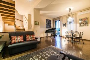 Χώρος καθιστικού στο Proper Apartment - Duplex Home