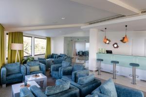 Χώρος καθιστικού στο Caloura Hotel Resort
