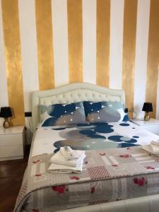 a bedroom with a bed with a striped wall at Flat in Duomo in Milan