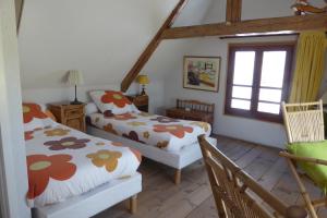 a bedroom with two beds and a window at La Chouette à l'heure du Pinson in Saint-Pierre-dʼEntremont