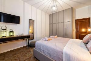 Ένα ή περισσότερα κρεβάτια σε δωμάτιο στο SUN SMILES in Naousa, Paros