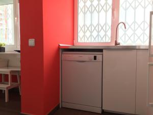 Kuchyň nebo kuchyňský kout v ubytování Nice apartment 80 meters from the beach