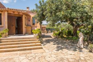 A garden outside Villa Pula Viñas Country villa 3 bedrooms pool and fabulous views of the Pula golf course near Son servera