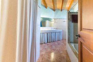 A kitchen or kitchenette at Villa Pula Viñas Country villa 3 bedrooms pool and fabulous views of the Pula golf course near Son servera