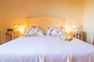 A bed or beds in a room at Villa Pula Viñas Country villa 3 bedrooms pool and fabulous views of the Pula golf course near Son servera