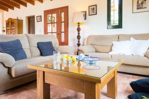 A seating area at Villa Pula Viñas Country villa 3 bedrooms pool and fabulous views of the Pula golf course near Son servera