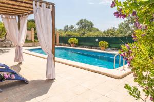 The swimming pool at or close to Villa Pula Viñas Country villa 3 bedrooms pool and fabulous views of the Pula golf course near Son servera