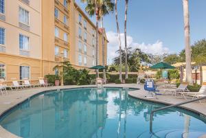 
The swimming pool at or close to La Quinta by Wyndham Orlando Airport North
