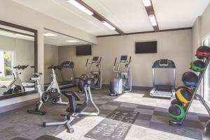 Фитнес-центр и/или тренажеры в La Quinta by Wyndham Atlanta Perimeter Medical
