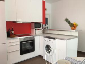 Kuchyň nebo kuchyňský kout v ubytování Nice apartment 80 meters from the beach