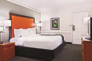 Postel nebo postele na pokoji v ubytování La Quinta Inn by Wyndham Champaign