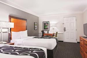 Postel nebo postele na pokoji v ubytování La Quinta Inn by Wyndham Champaign