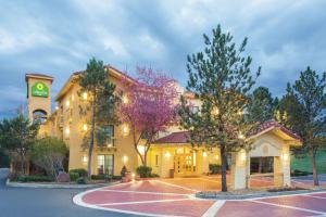 a building with a basketball court in front of it at La Quinta Inn by Wyndham Denver Westminster in Westminster