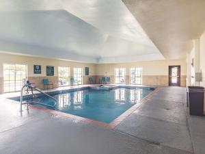 Bazén v ubytovaní La Quinta by Wyndham Houston/Clear Lake-NASA alebo v jeho blízkosti
