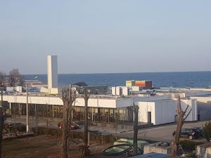 a view of a building with the ocean in the background at VILA REGAL Mamaia in Mamaia