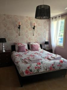 Postel nebo postele na pokoji v ubytování Maison des Vignes