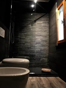 Baðherbergi á Lovely Apt Really Downtown - FREE PRIVATE PARKING INCLUDED! -