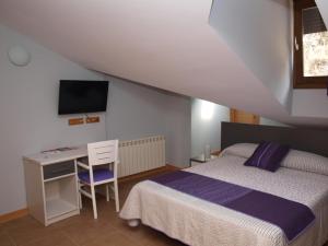 Postel nebo postele na pokoji v ubytování Hostal La Ribera del Júcar