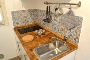 A kitchen or kitchenette at Modarno Exclusive Apartments