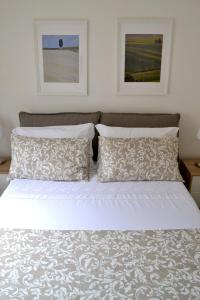 A bed or beds in a room at Modarno Exclusive Apartments